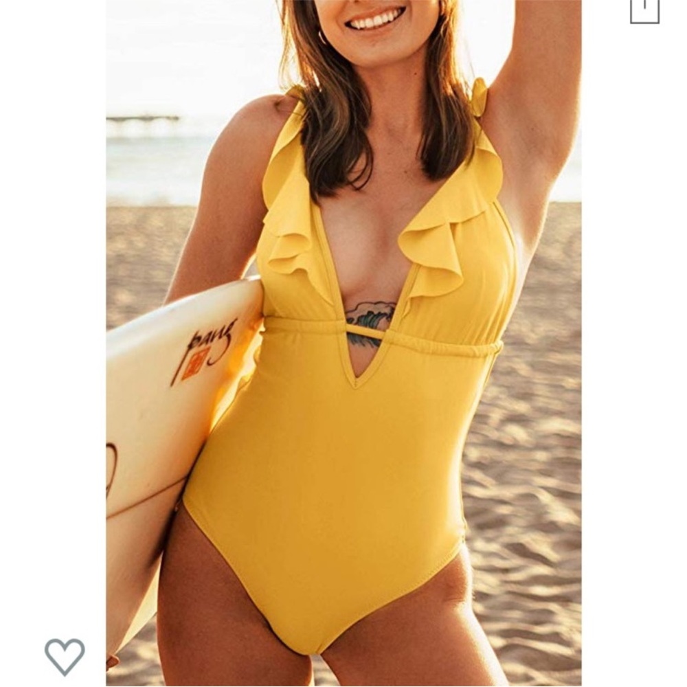 NWT CUPSHE Women's One Piece‎ Swimsuit Ruffle Deep V Neck Strappy Size Small